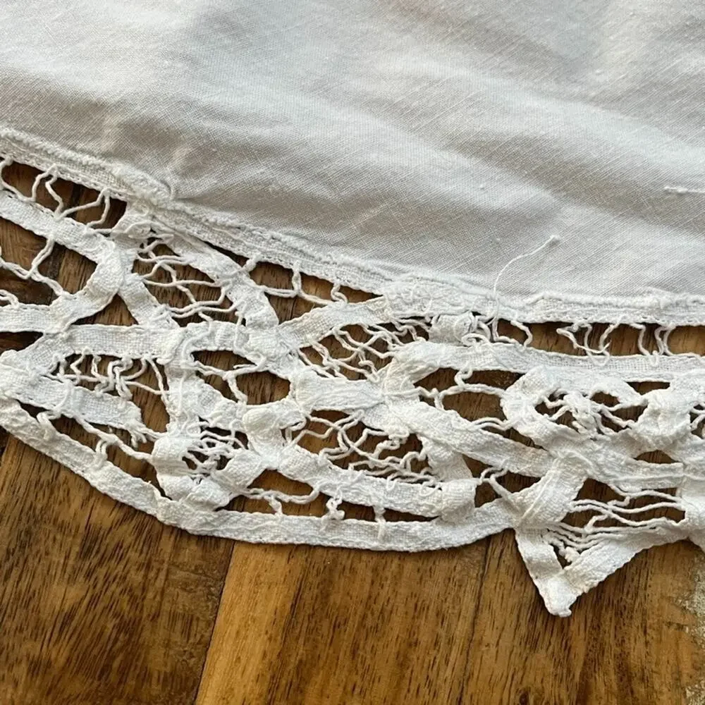 Vintage White Floral Lace Cut Out Corner Tablecloth 61